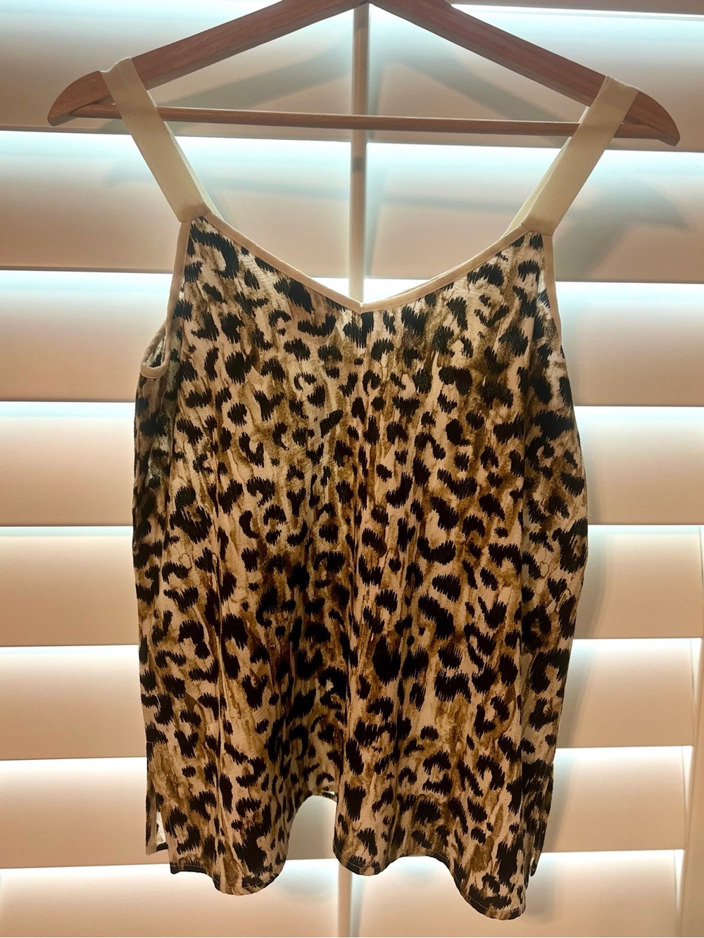 bobeau Leopard Print V-Neck Cami in Cream and Black Size S